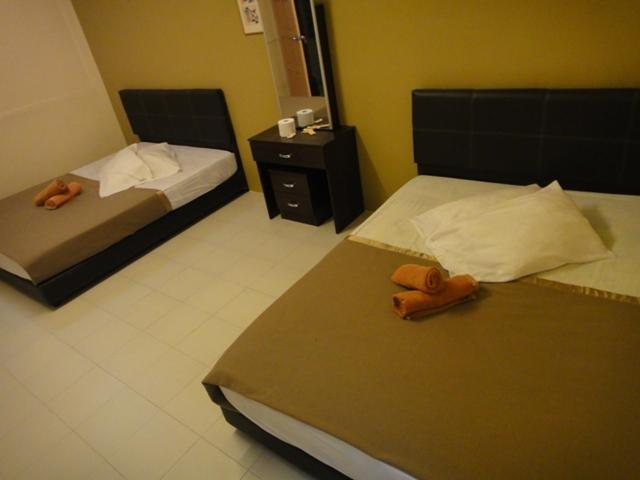 Eight Mentigi Guesthouse Cameron Highlands Kamer foto