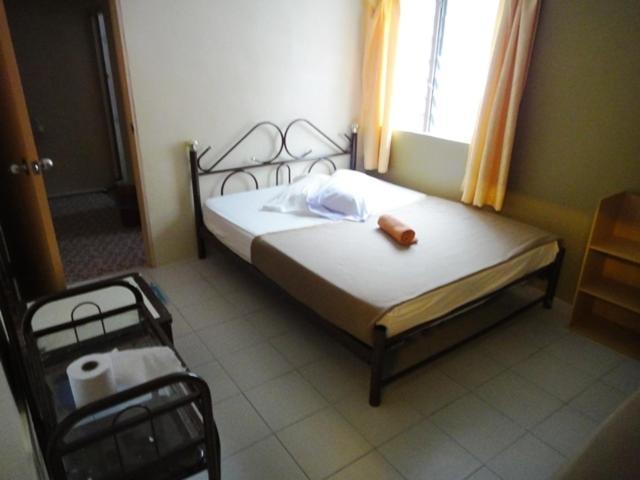 Eight Mentigi Guesthouse Cameron Highlands Kamer foto